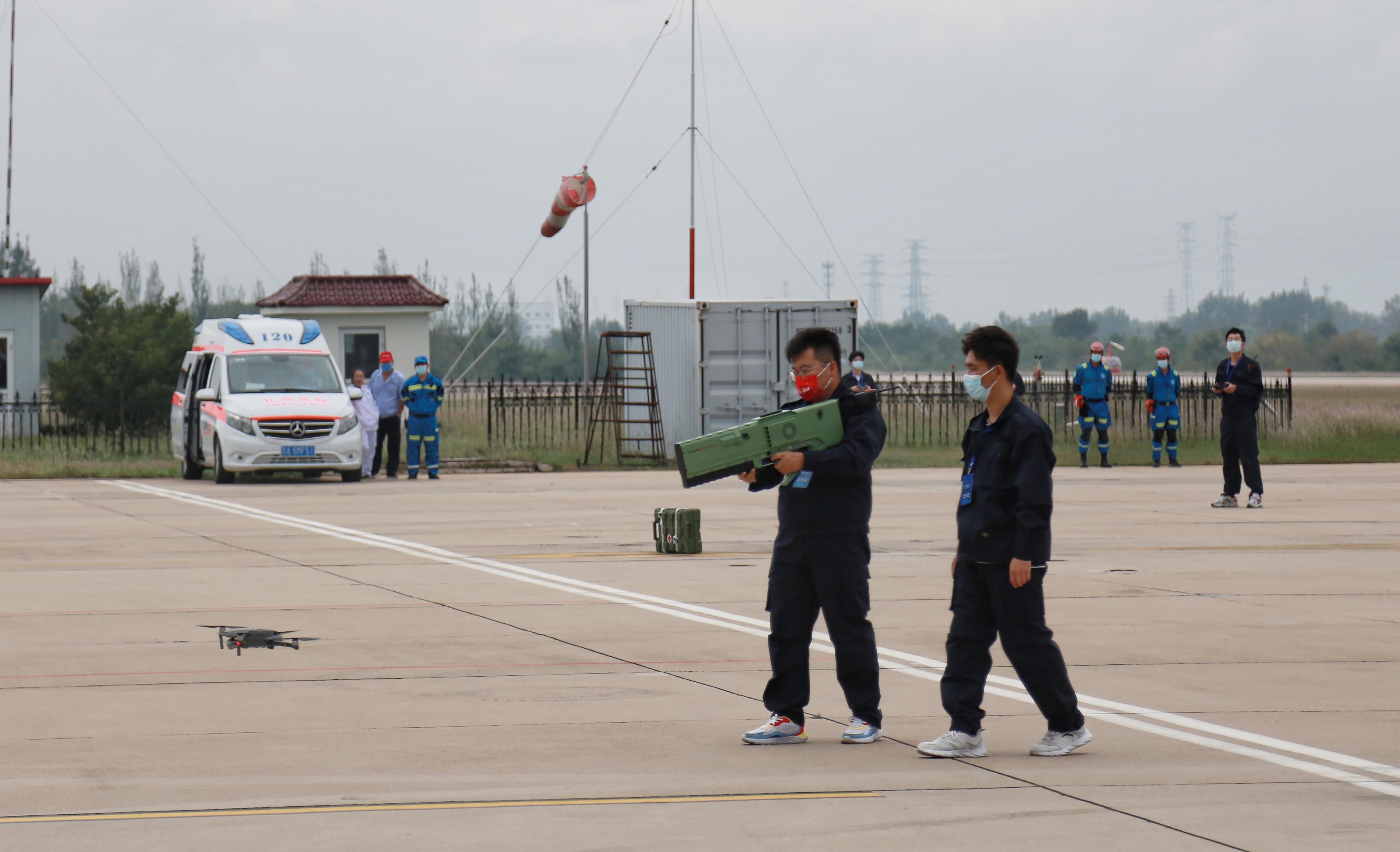 中办、国办：深化低空空域管理改革，发展通用航空和低空经济|界面新闻 · 快讯