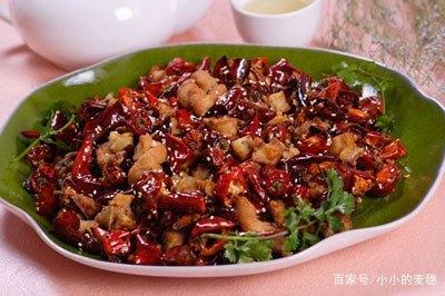 辣子鸡丁，一道色香味俱全的中式佳肴